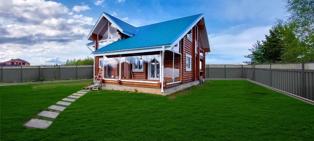 Мягкие окна на веранде загородного дома в посёлке Рогнедино
